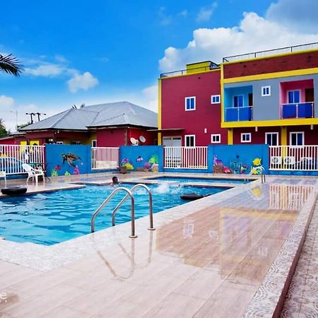 Kikis Court Resort Hohoe Buitenkant foto