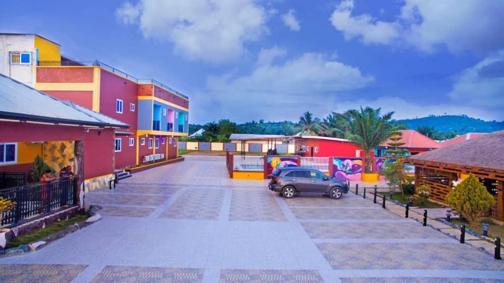 Kikis Court Resort Hohoe Buitenkant foto
