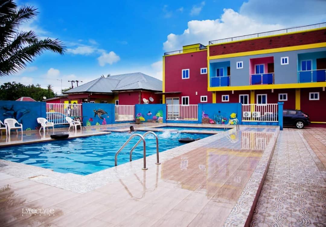 Kikis Court Resort Hohoe Buitenkant foto