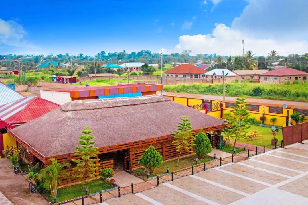 Kikis Court Resort Hohoe Buitenkant foto