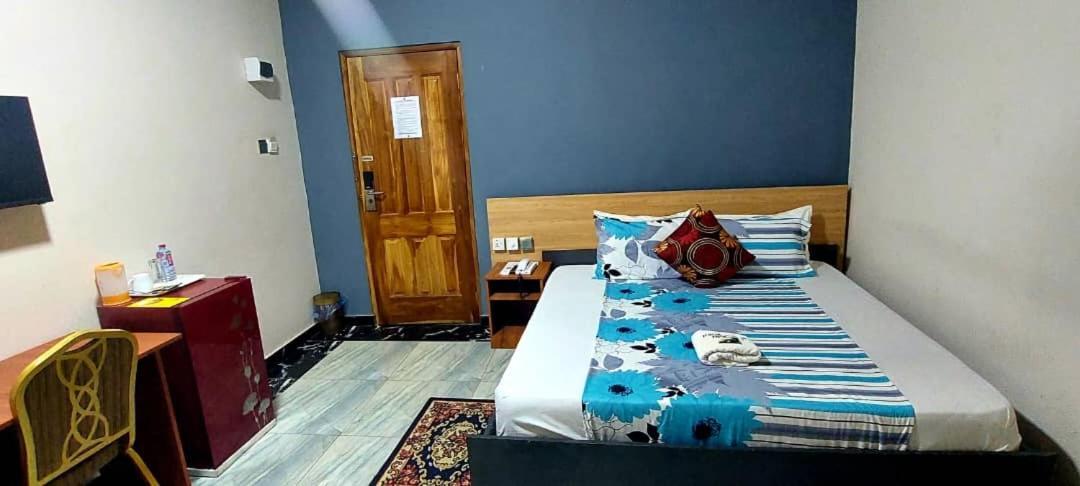 Kikis Court Resort Hohoe Buitenkant foto