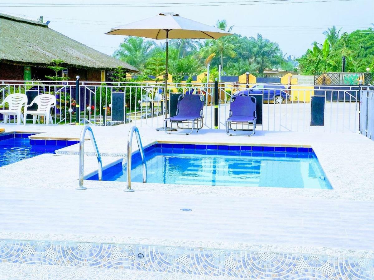 Kikis Court Resort Hohoe Buitenkant foto